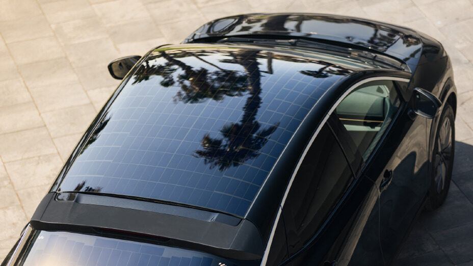 Techo del Nissan Ariya Solar con las 272 células fotovoltaicas integradas entre dos vidrios